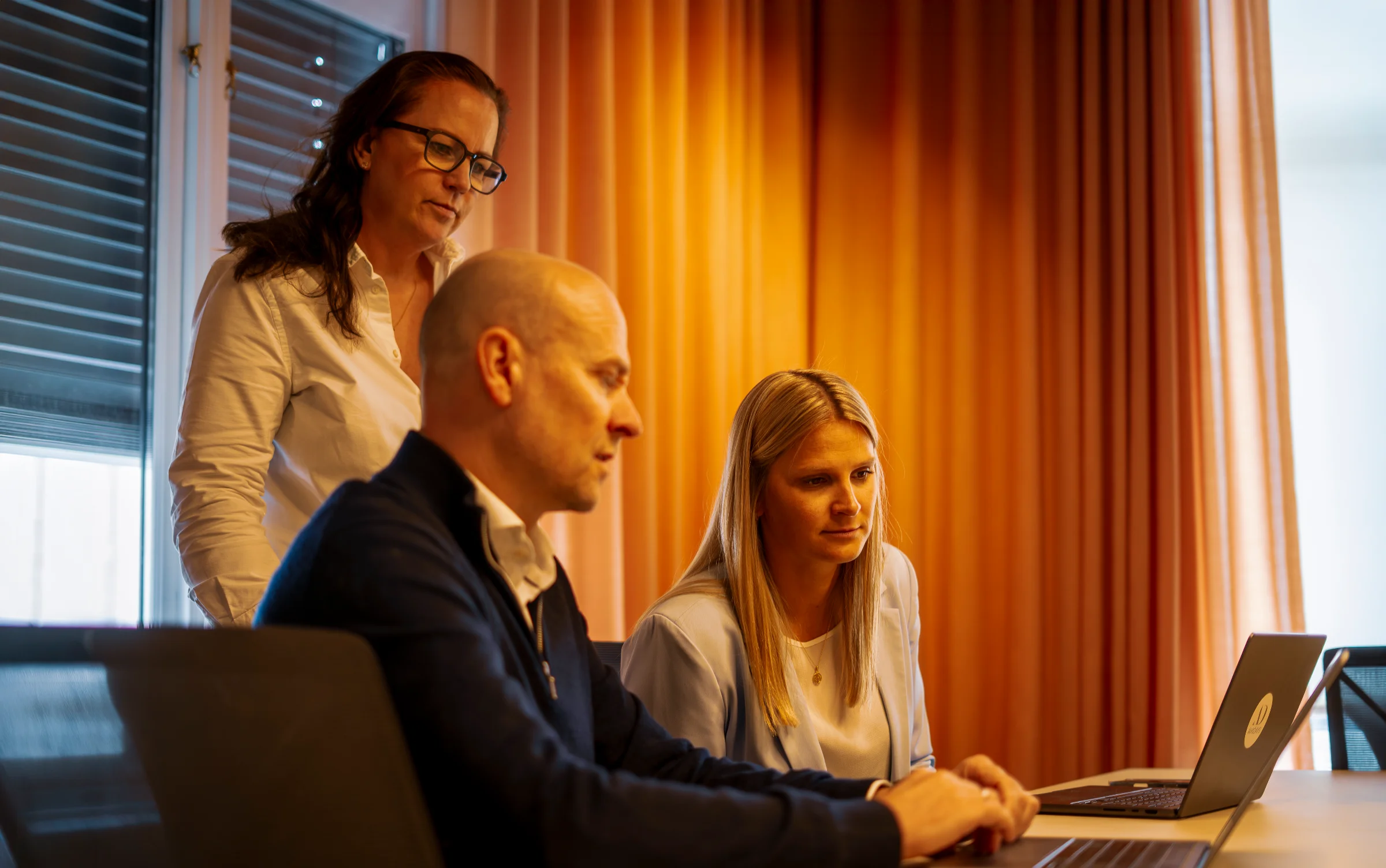 Våre rådgivere som ser på vekstmulighetene for en anonym bedrift.